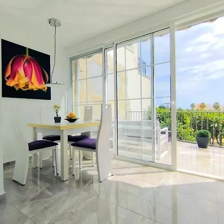 Beautiful 3 Bedroom Townhouse In Urb. Tropicana, Lejlighed *