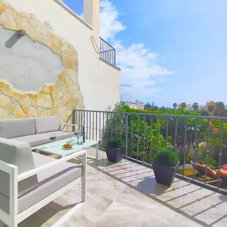 Beautiful 3 Bedroom Townhouse In Urb. Tropicana, Lejlighed Nerja